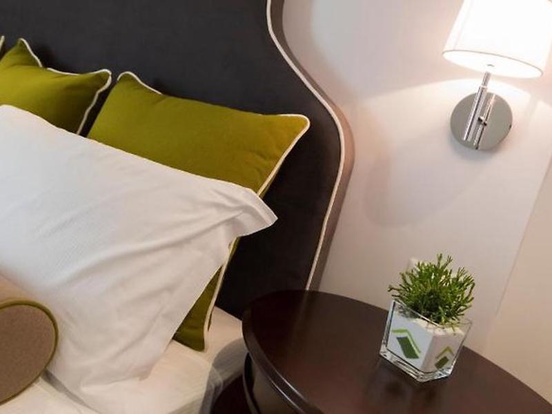 121530FDAEAF50BE387F8C09214504BD