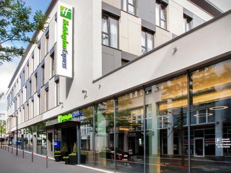 39A14398CA48F0E376793DE16DB3E477