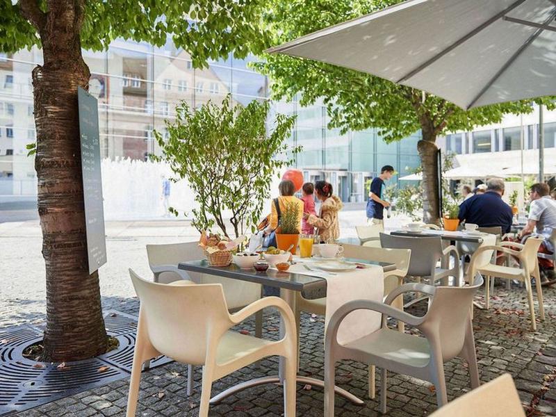 652523D1D979F89D0E9EA76881ABE379