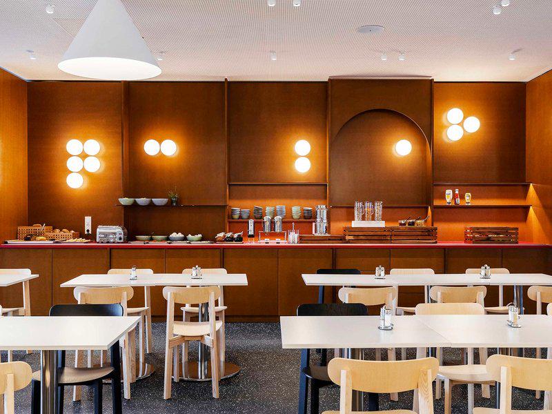 7B09F4AB86DE7865B9A14A17BB7D90B9