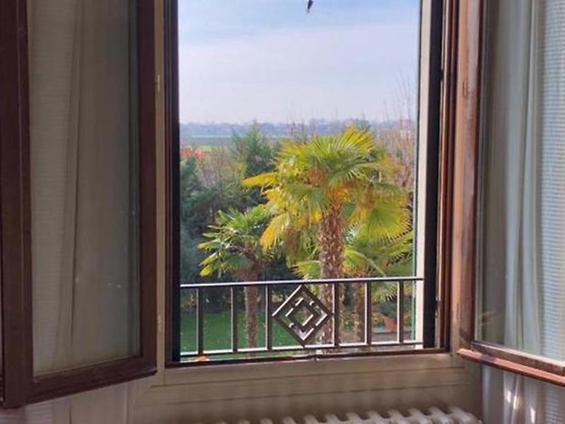 18B63779429862BDF328E1E25C9A8405