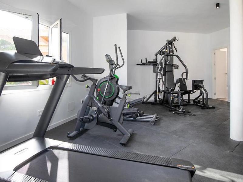 DFCBC6ACCE8ED029E31E9D7841B0B63E