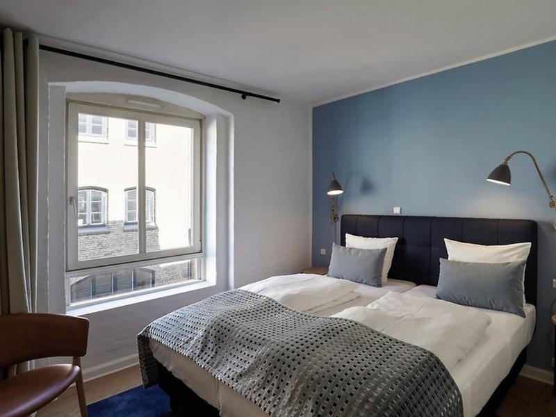 B7C826E5CE7712264E3D957CCE8D7CC3