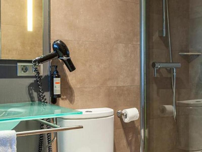 00AC628FF7FA424B27F04B6917C38161