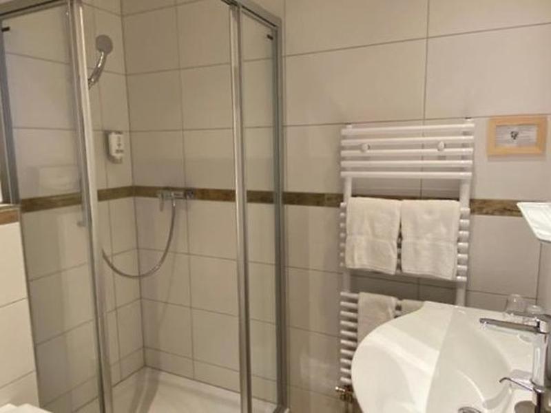 022939569E0B56FE3BE34C7C16331F30