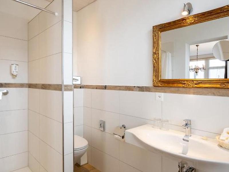 77CEBBBFED79D922FE4F82654F99973C