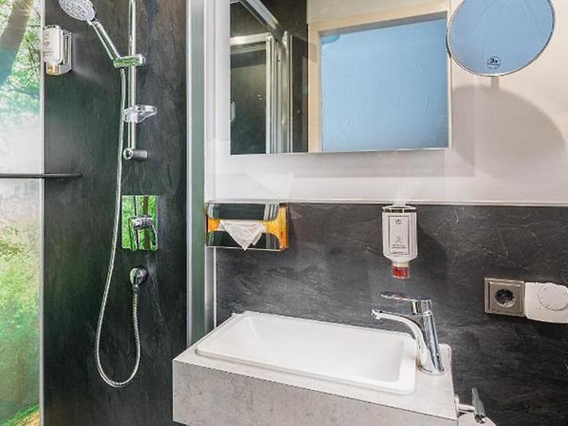 5F9AE23DCDE3C4C612BCDFD5976EA044