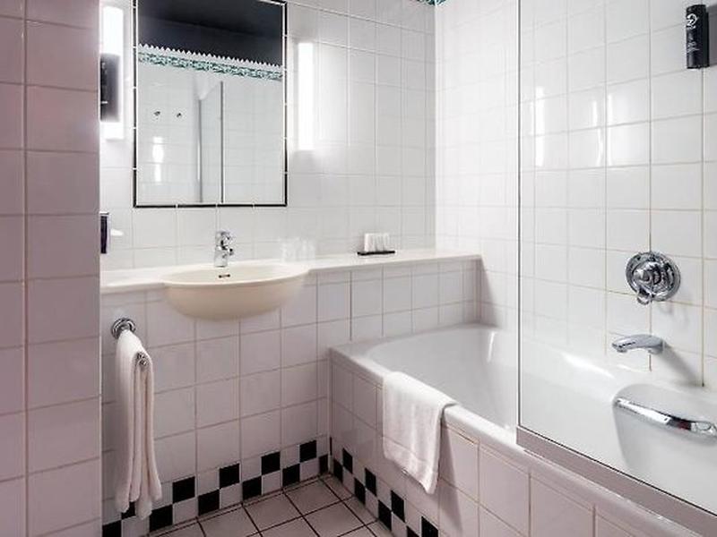 059808480C0AAA381D11F798B7AA33B0