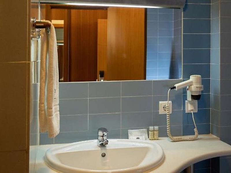 864EB40777D2BB2D46F2BAA4C505431D