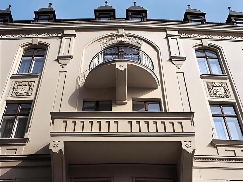 B5AB9F5CA68FD02A3A9147AF7589A295