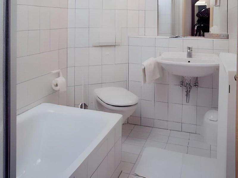 7081ED9DC60407C1F53F921E32D92D2F