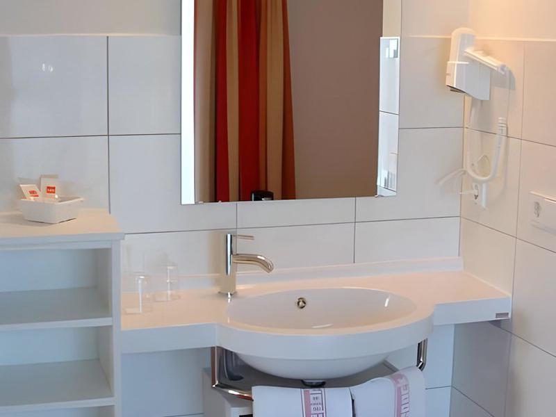 15C0BB610BD0D00B4C6479E9B6C24FCE