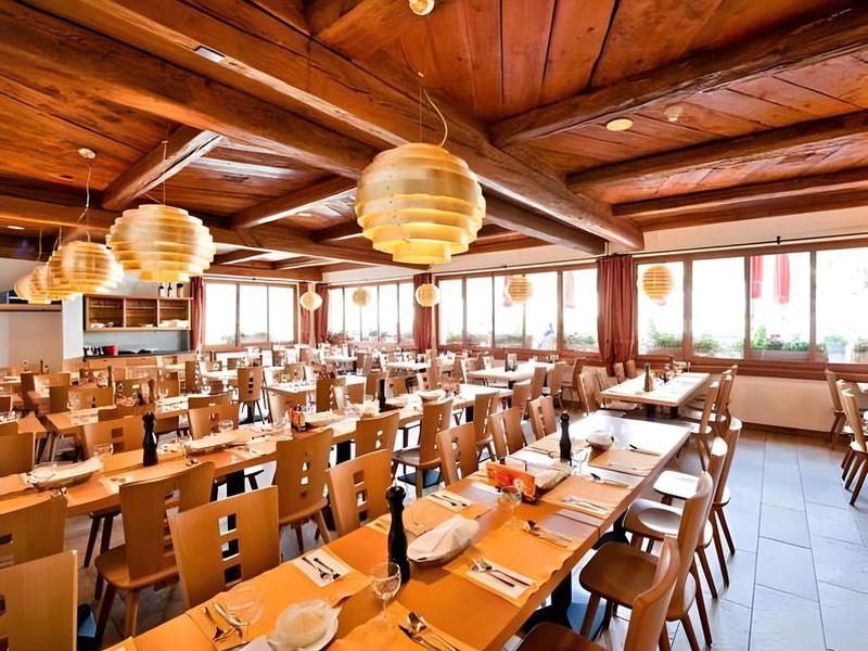 F8A24C39F2444152D224E4DCE2EEE012