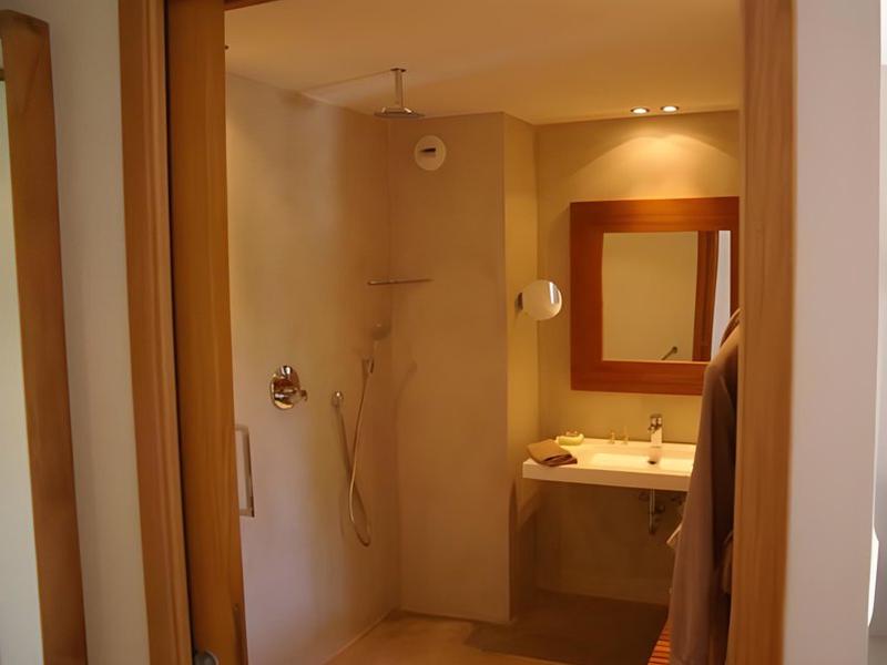 DBEC21084A72A86CAC09F85462F5676E