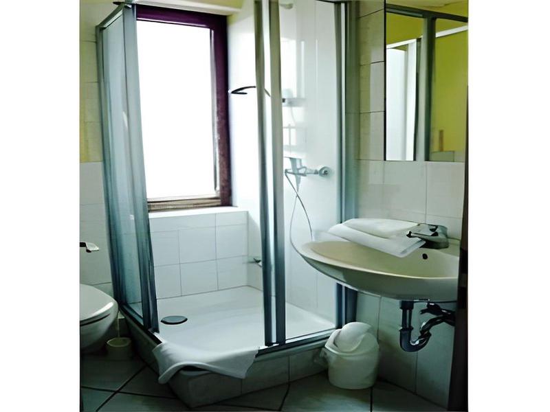 7D9DD95F92B1A60FF877ED83F69F70D1