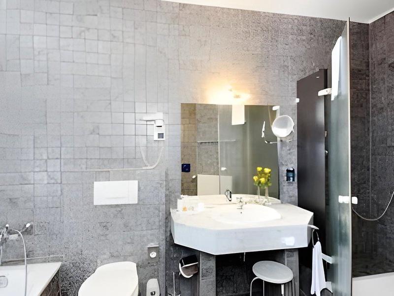 05E9A04DA9CF7741D5A4B1A14B18F951