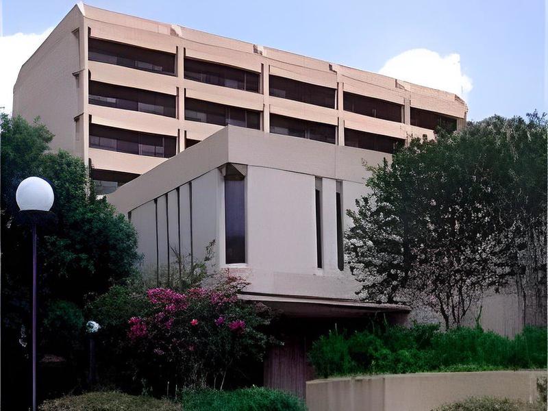 8899ECA330E79F46BDD927DAE265D175