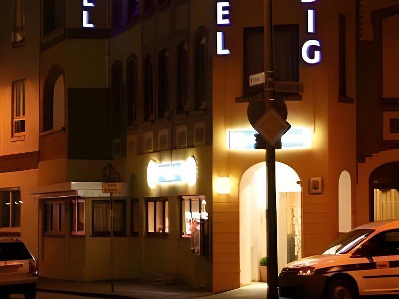 AD0502BF346938CB57E818182D2DD7B8