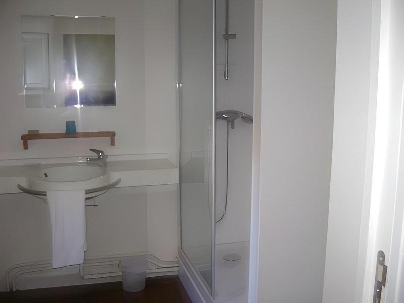 9DCB190179AAD433C3C9006D1244FF80