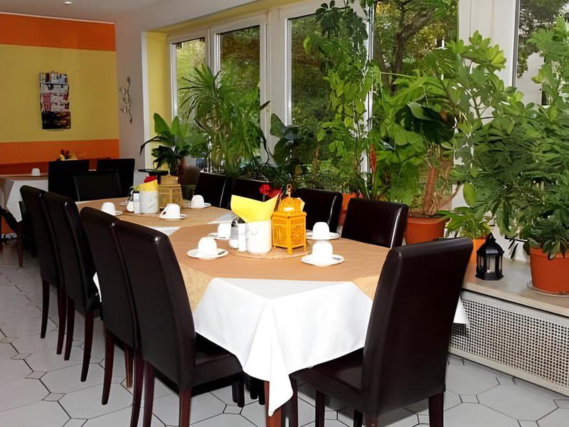 E1A99532F014AE5DE34157C559E9175E