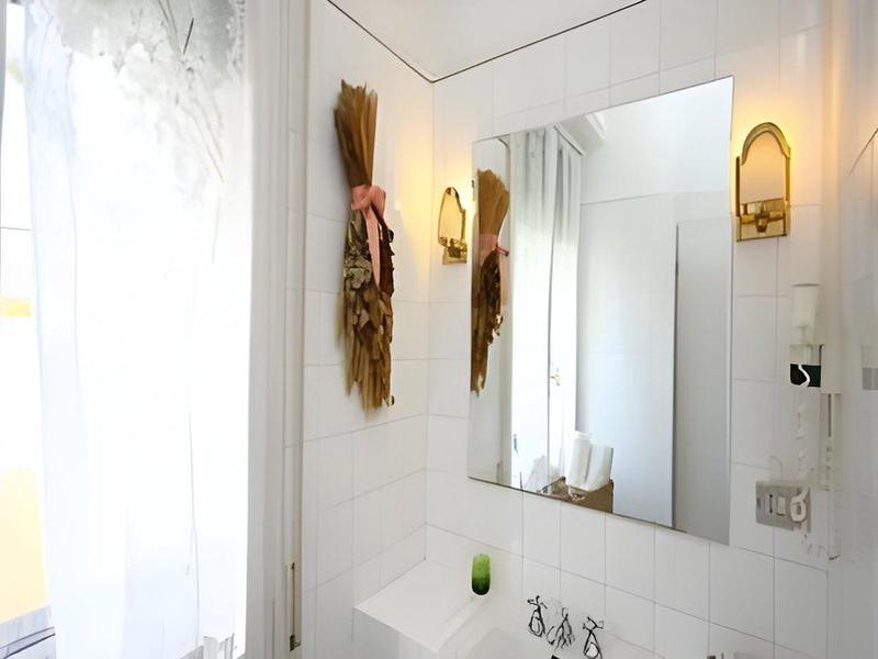 1F930B0A583E35AEC0B7C607B0413B3E