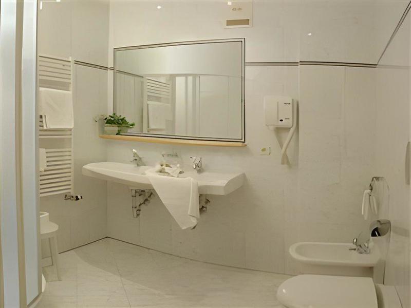 C77B312D255DC47A20446EB83086F17D