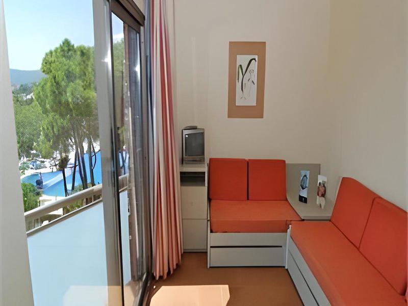 EB1F0CC86358F954B7BCA8DB15C16A39