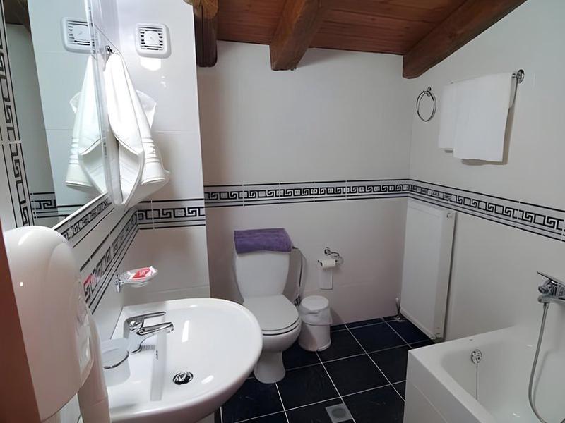 4A83DBADDB93151E7A9182A17D49F4C8