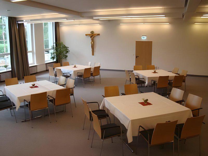 08DE17055BAC77A28523D1674DB7ABC8