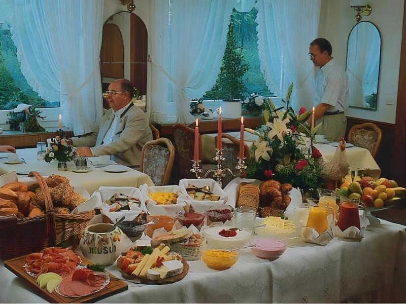 3329DC409B6D3A25B18E06A23B9C4C06