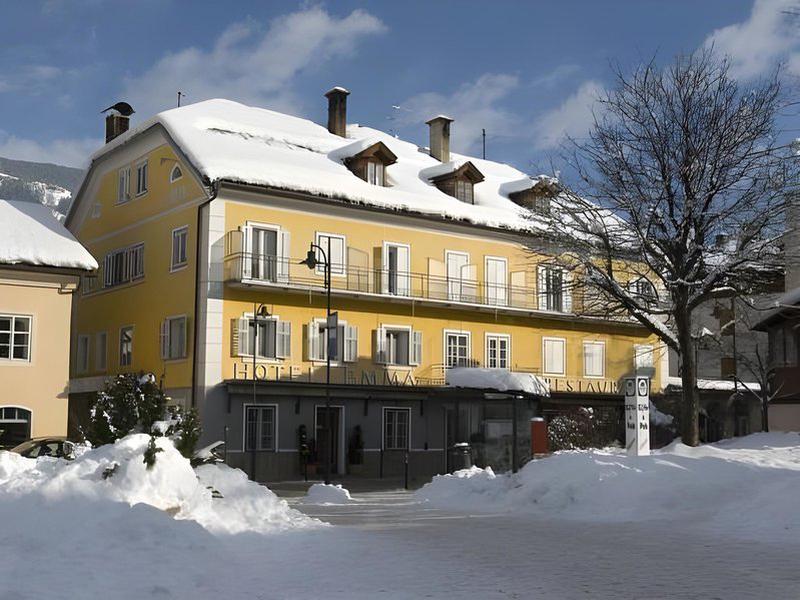 8EC5C341DC3F8882DF59048D9E449D5B