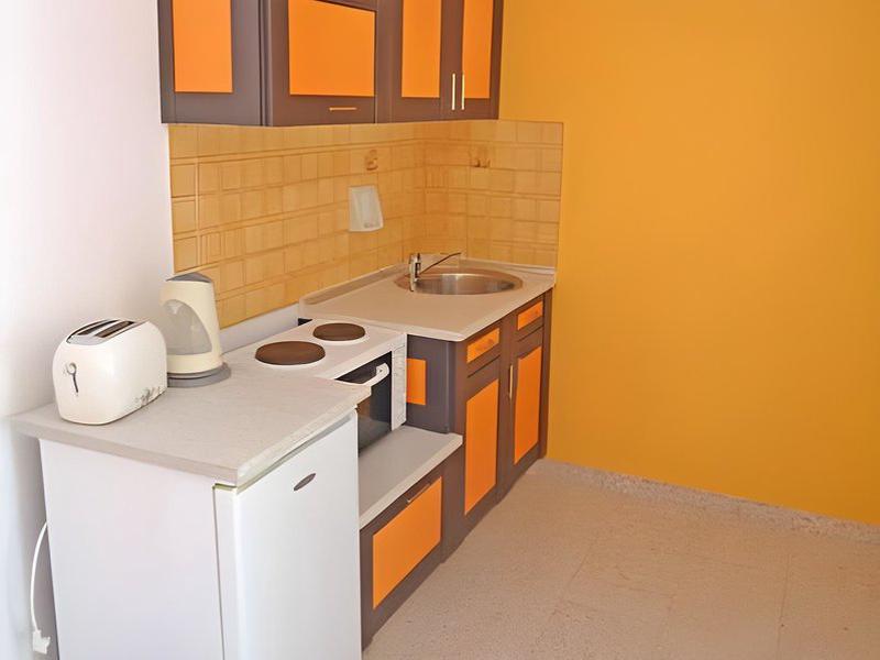 742596ABAB9DE0F4A5C810AABD898037