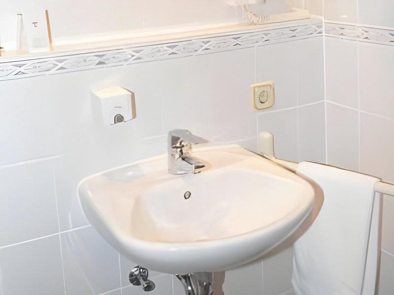 3BC34A9A4D2B770E4CBD171FD33152EC