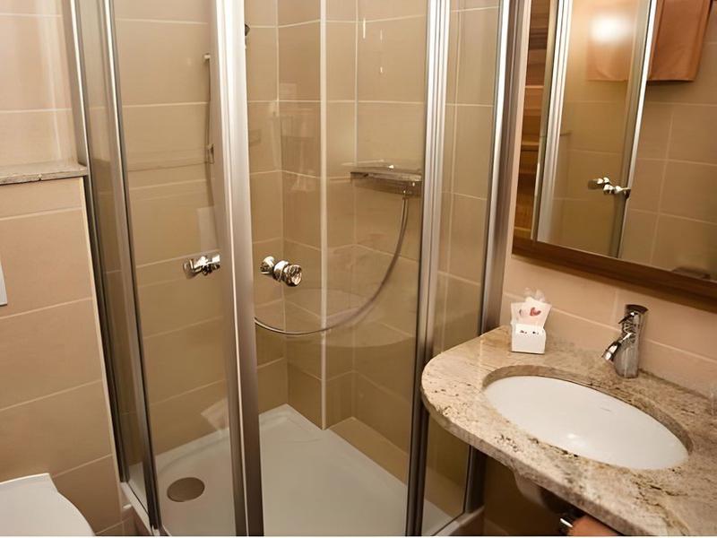 2711FA8D9872737777DFEE28DA70A2B5