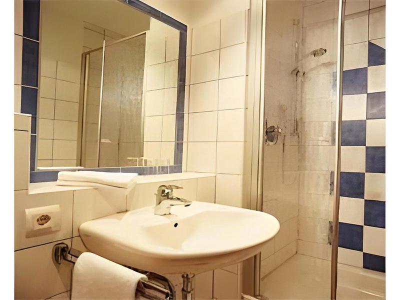 3B2C8993C24261CD58174FD7A4CD5DB9