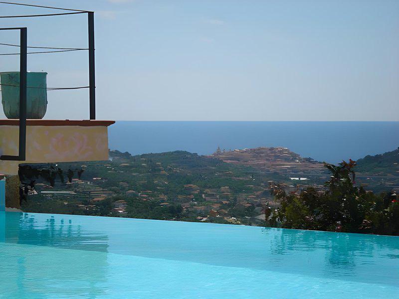 EA42CEFE44F2310738EFD01A0B7E733E