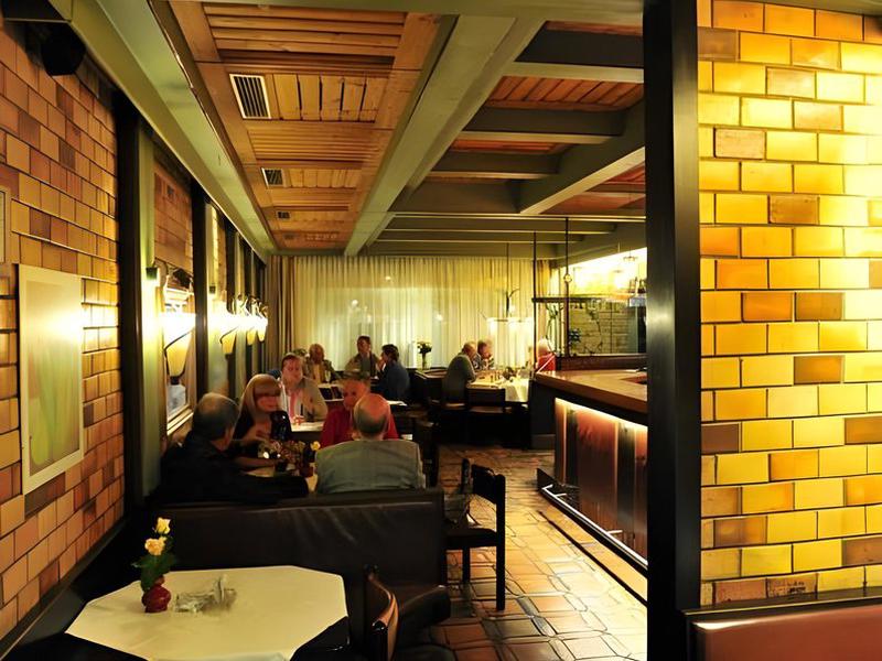 43857BAAE6CB2D9912F5B679859D05F4