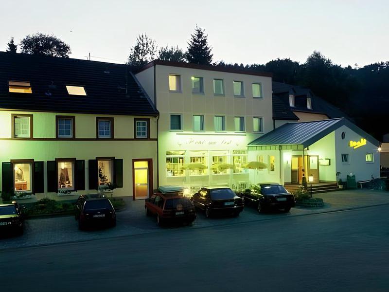 2D06AB6F8F97606F937AF539F4120AA8