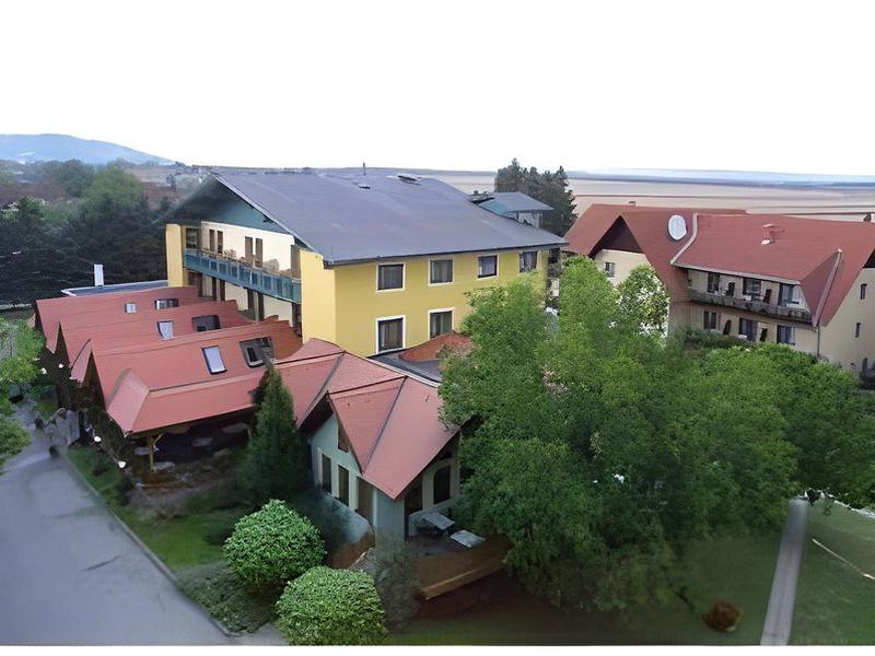 7DFAF94FF90A6AE380D9ECB2374D66FC