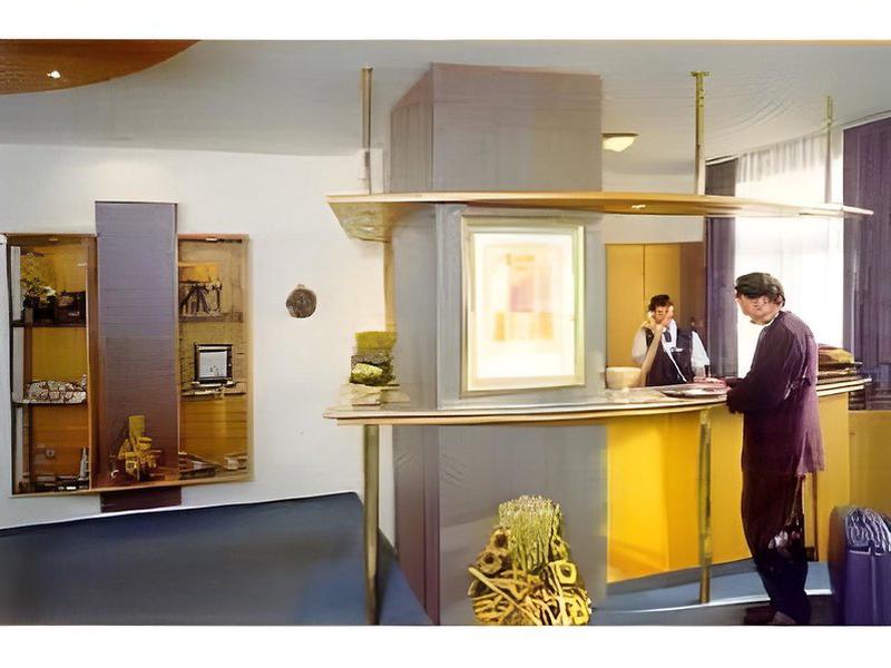 EC7B09CFD444B0FA42A4F02BDE847D6E