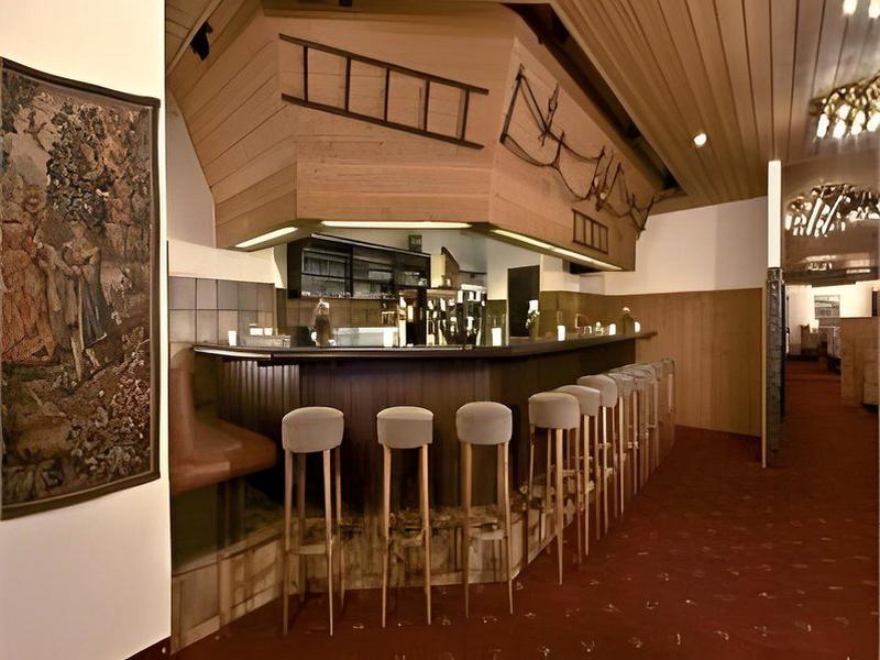 A9E5F79CF3E8BB9CA4A93A7FB18F1A8C