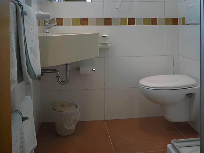 2D01BB98D2F455BE851F1907FDE0C304