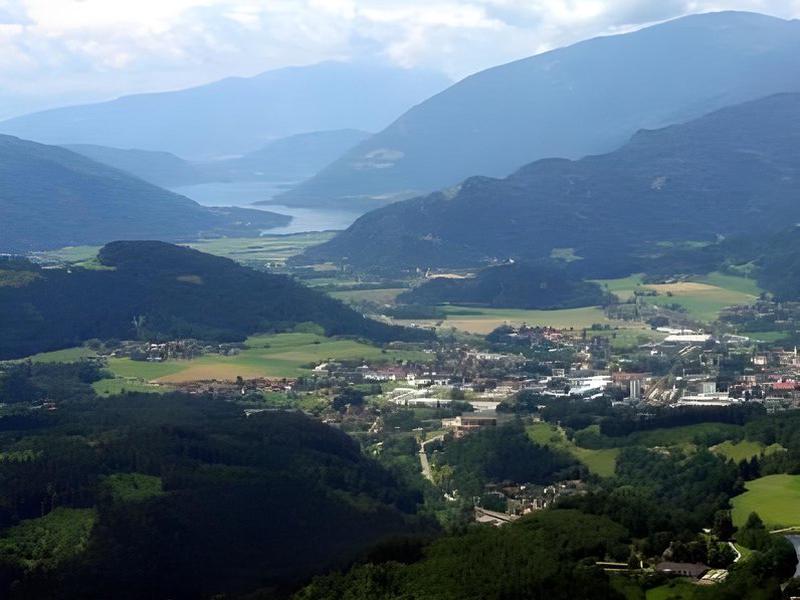 E139C3891C24F7A4DBB030FFA4DD81E6