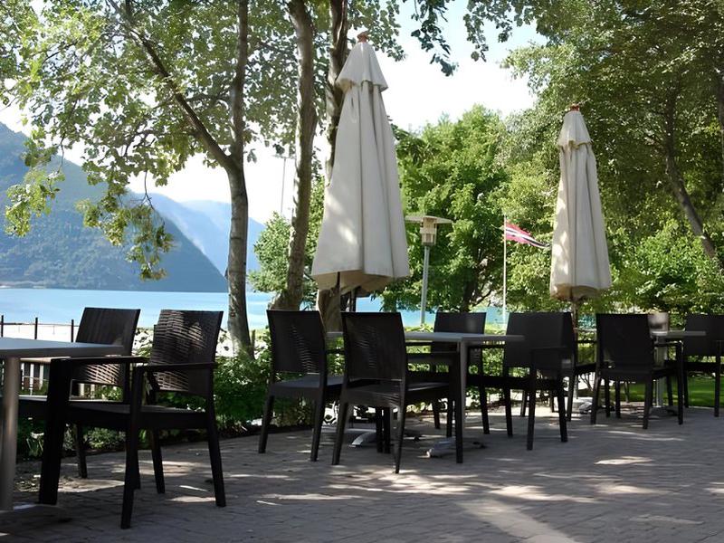 C514AEE66DF535405F81F89AE28651B8