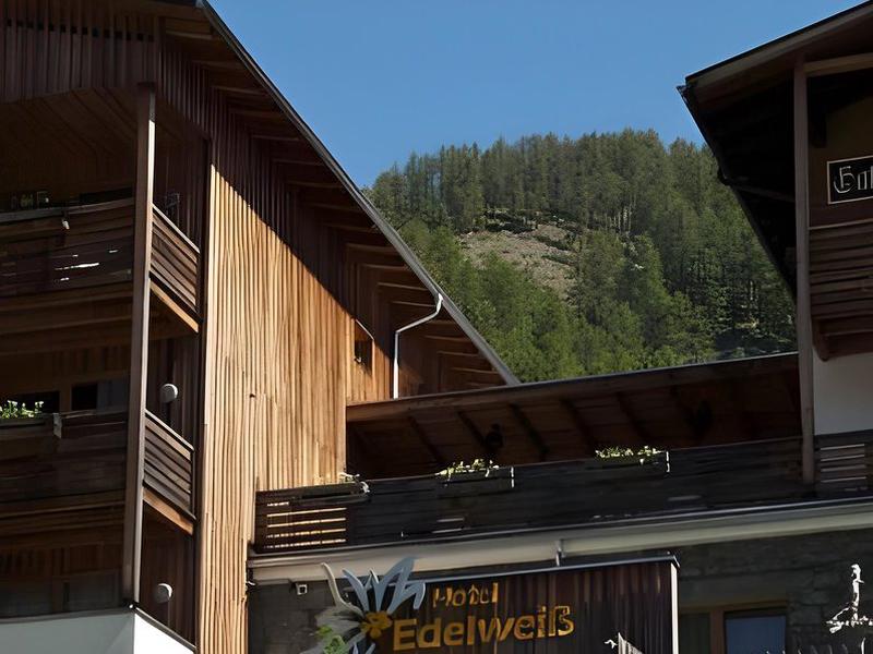 55B6C17FF84ACFAE68F78B97A61C2597