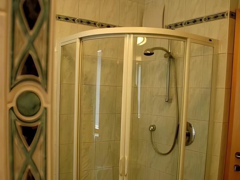 BC254EEA6DF7E10B10BFF29451211A63