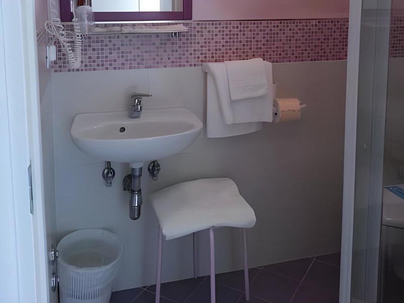 B7F301F2CB4D0D3373D0DC2D654A383A