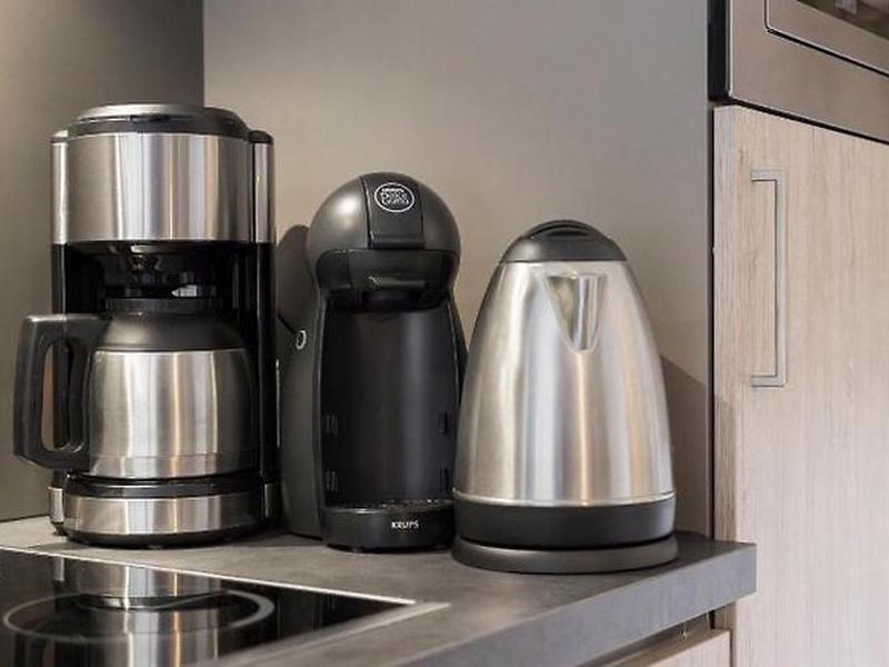 06DEE5AD638BC4F4559512C98E27F746