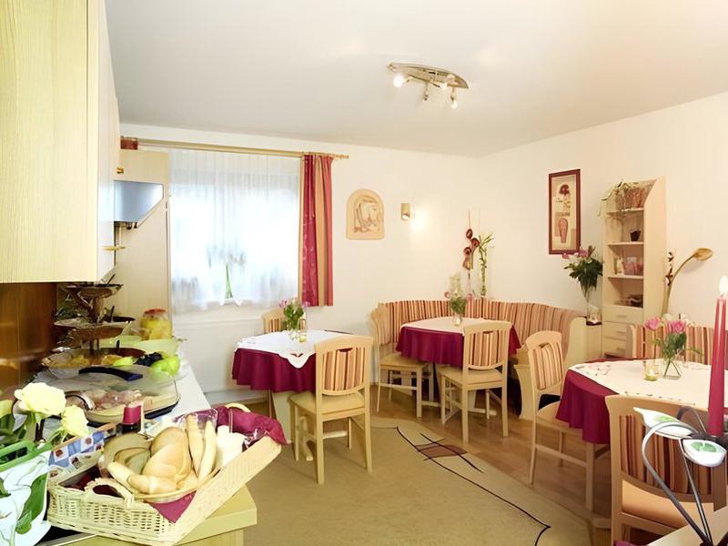 48E4C3CFC8127734974C2EF0E3160F52