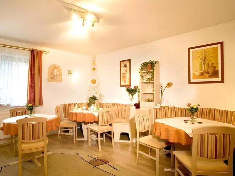 863EECD453F884C815D1AE42A8538F81